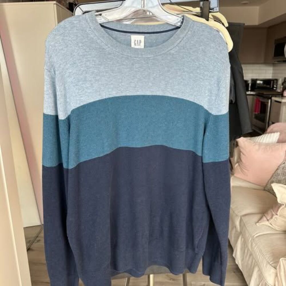 GAP Men's Color Block Crew Neck Sweater - Medium